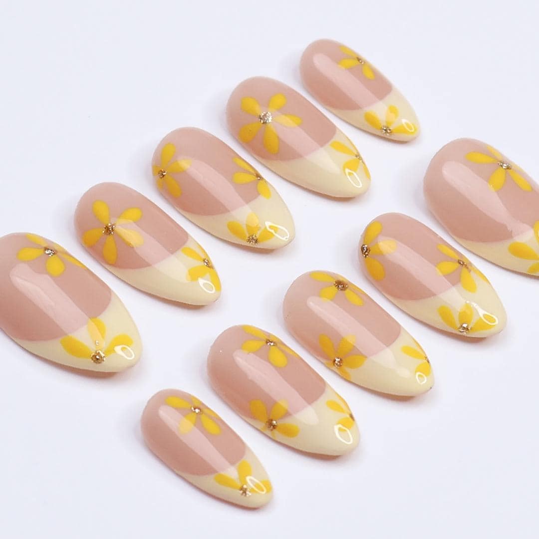Minimal Press on Nail Yellow Daisy with French Tip | Everyday Fake Nails in Short Almond | Handmade Nail Art for Holiday, Vacation, Birthday